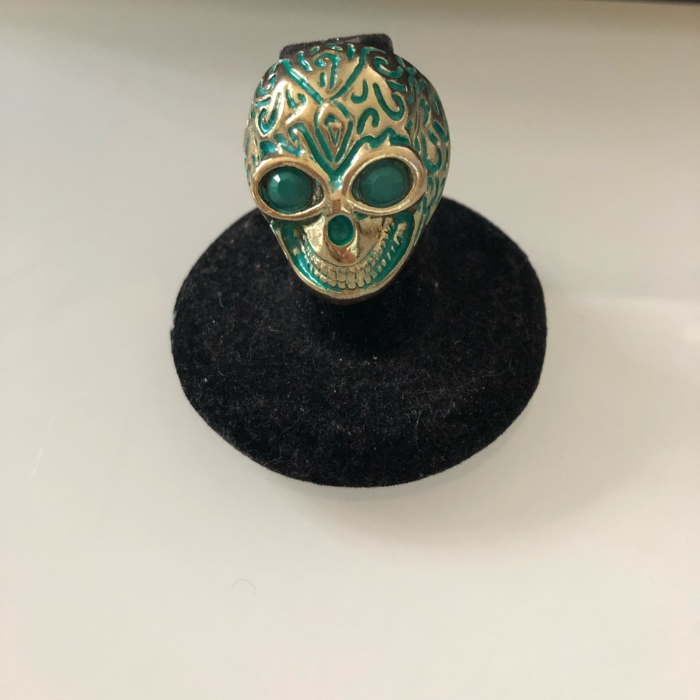 3 for $25 🛍Stretchable skull ring.